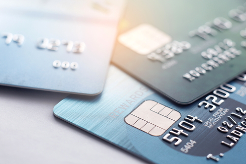 Bezahlen mit Kreditkarte oder Bankkarte